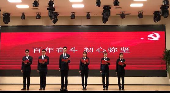 , 物體, 掛, 大描述已自動生成