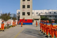 西咸新區消防救援支隊建章路消防救援站開展繩索攀爬訓練