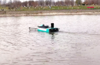 科技賦能河道管理 能源金貿區無人清潔船“上崗”